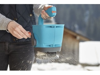 Разбрасыватель-сеялка ручная Gardena M (1,8 л) 00431-20.000.00