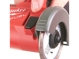 Аккумуляторная отрезная шлифмашина Milwaukee M12 FCOT-422X FUEL 4933464619