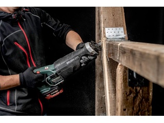 Акумуляторна шабельна пила Metabo SSEP 18 LTX BL MVT (metabox 145 L)
