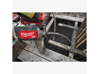 Вібратор занурювальний акумуляторний MILWAUKEE MXF CVBCKIT-602